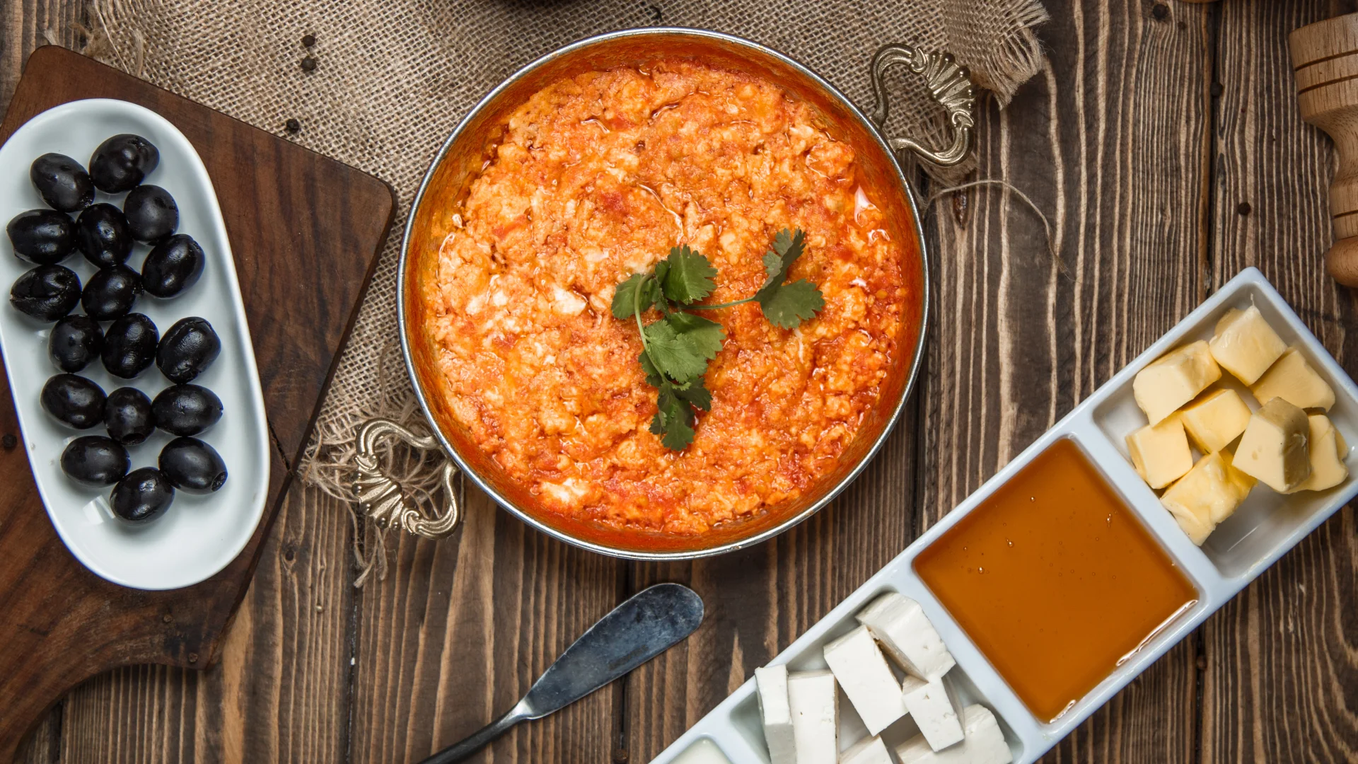 Konserve Domatesten Menemen Tarifi