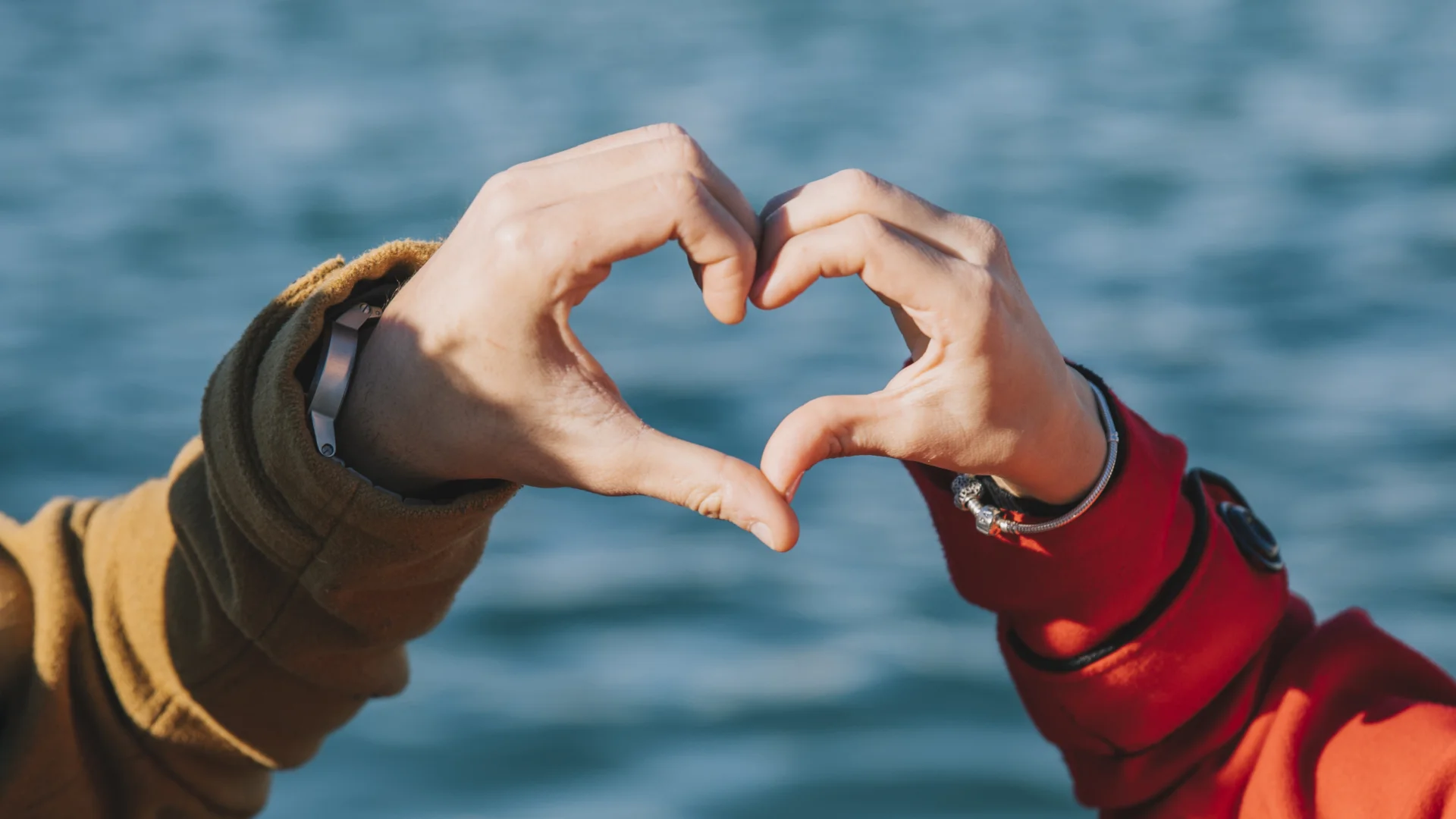Romantik ilişkilerde kullanılan 5 farklı sevgi dili nedir?