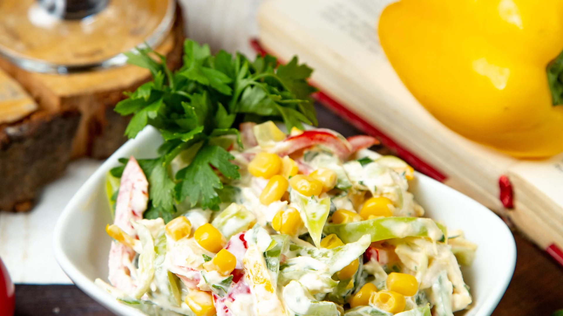 Yoğurt soslu kabak salatası
